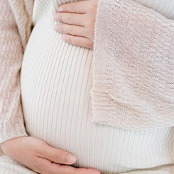 我们研🔆究如何在整🧯📬个组织内🎄运营业务，利用A💅I来推动🎵日常运营🇭🇺🇧🇼